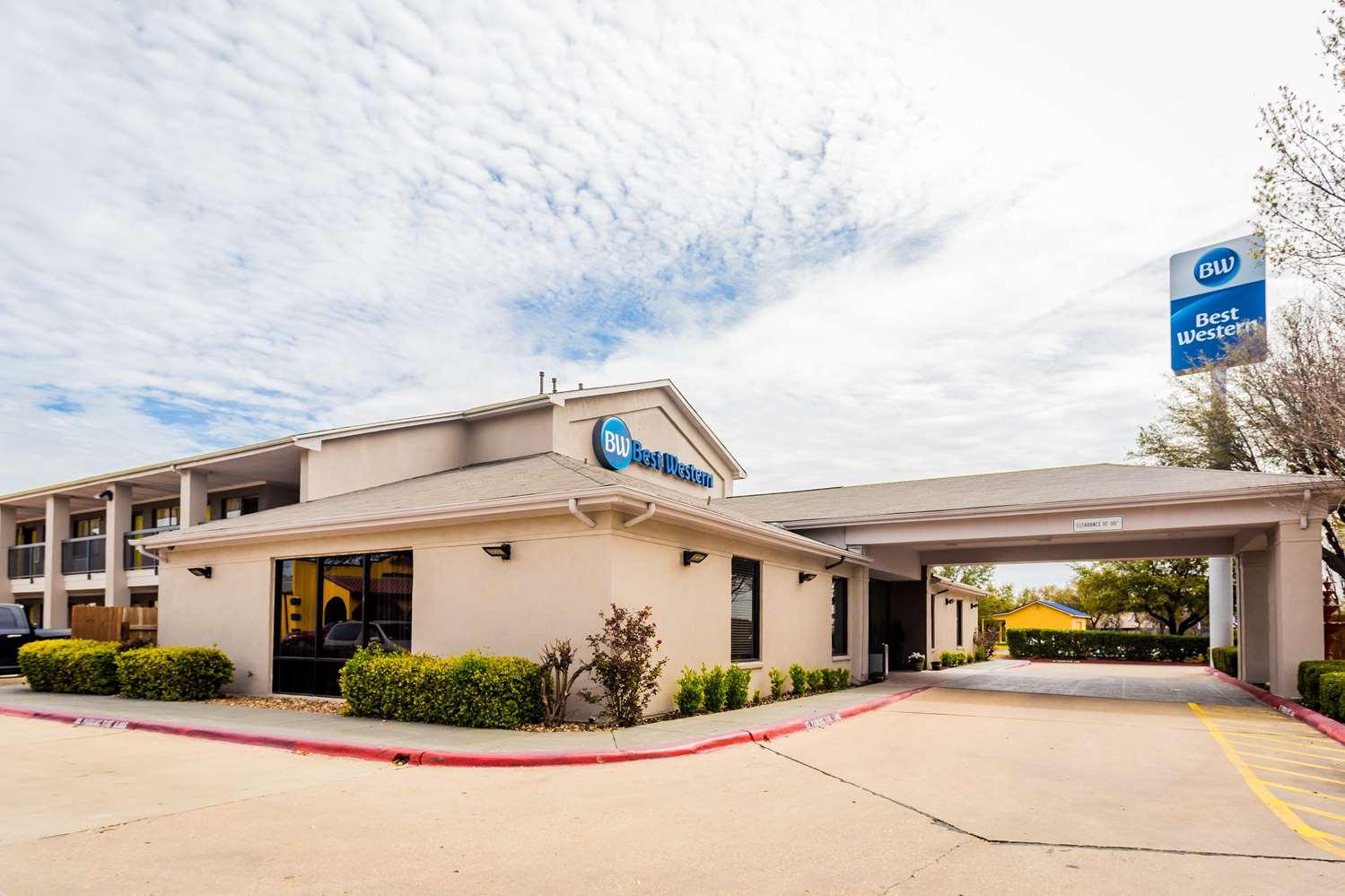 Days Inn By Wyndham Round Rock Exterior photo