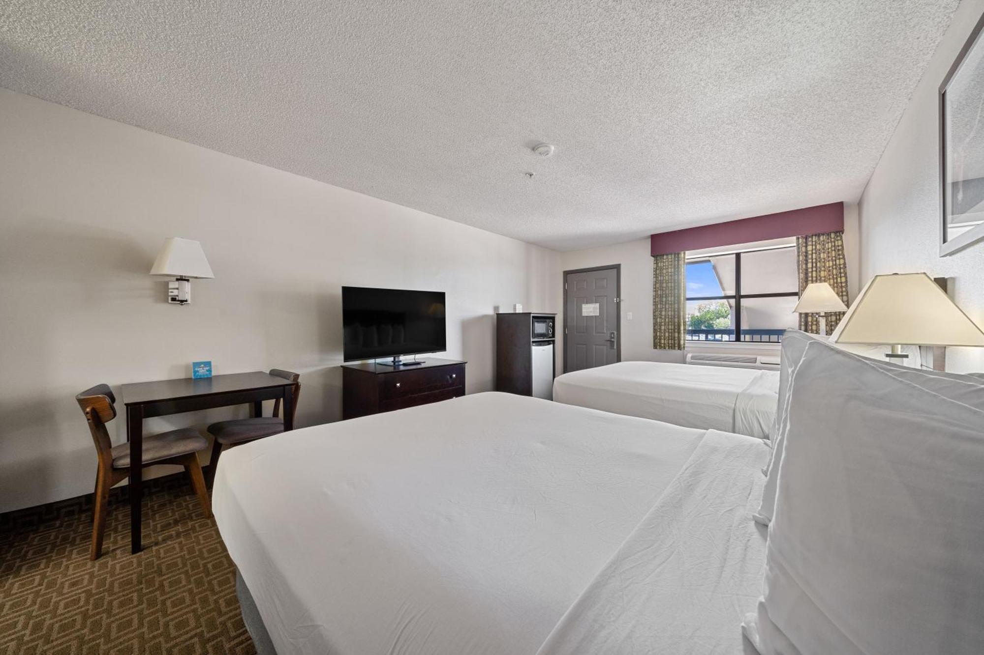 Days Inn By Wyndham Round Rock Exterior photo