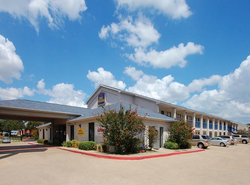 Days Inn By Wyndham Round Rock Exterior photo