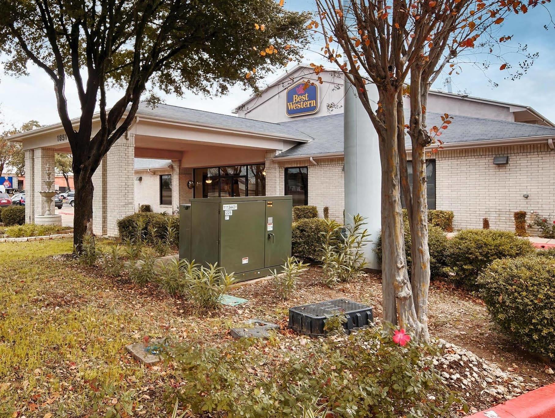 Days Inn By Wyndham Round Rock Exterior photo